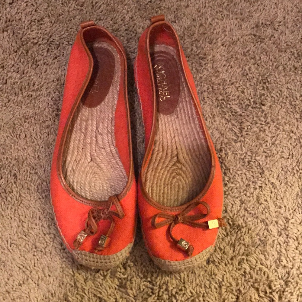 Adorable summer flats